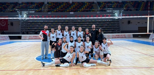 SİVEREK BELEDİYESİ KADIN VOLEYBOL TAKIMI RAKİBİNE SET VERMEDİ