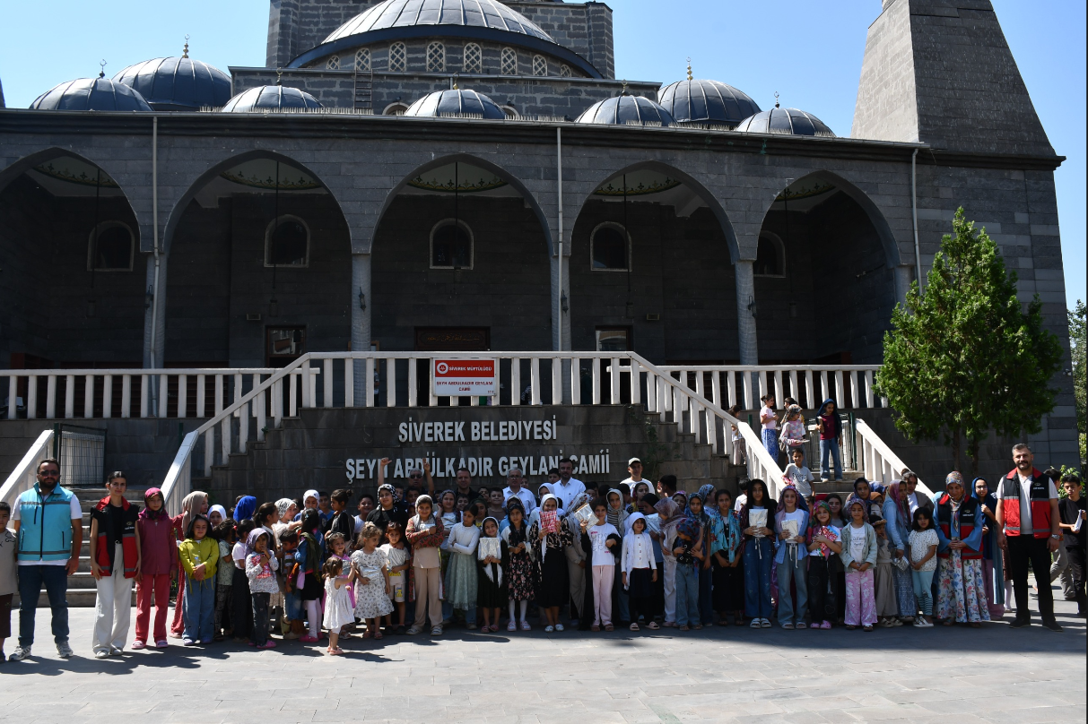 Başkan Bucak miniklerin davetine kayıtsız kalmadı